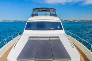 Bosphorus yacht tour in Istanbul with Constantine Yachts