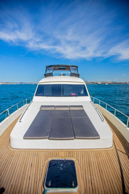 Bosphorus yacht tour in Istanbul with Constantine Yachts