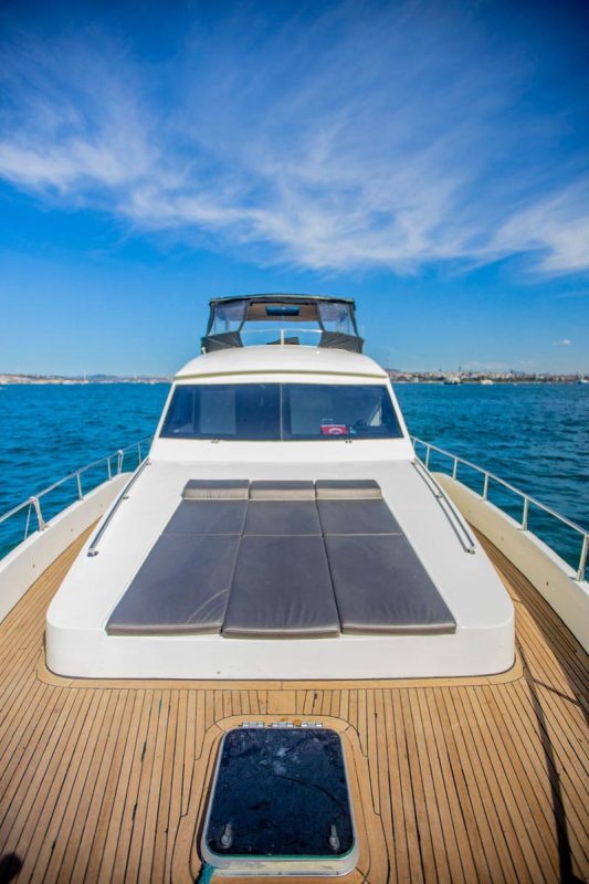 Bosphorus yacht tour in Istanbul with Constantine Yachts