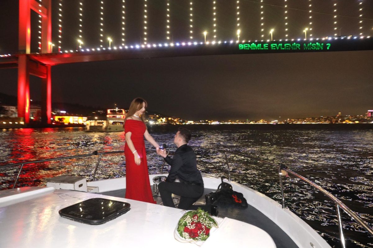 Luxury yacht charter Istanbul Bosphorus cruise