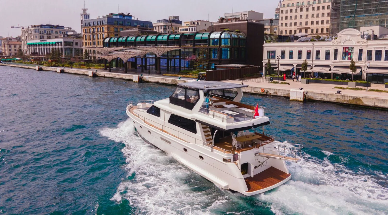 Galataport önünde, Karaköy'de özel yat