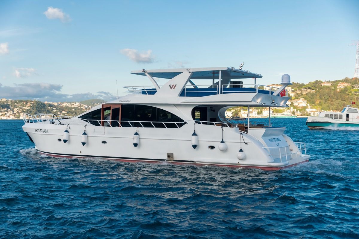 White Istanbul yacht, 26 metres, 77 guests