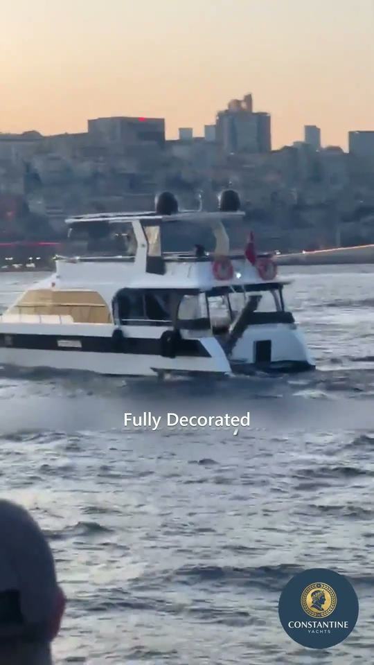 Propose on a private yacht on the Bosphorus